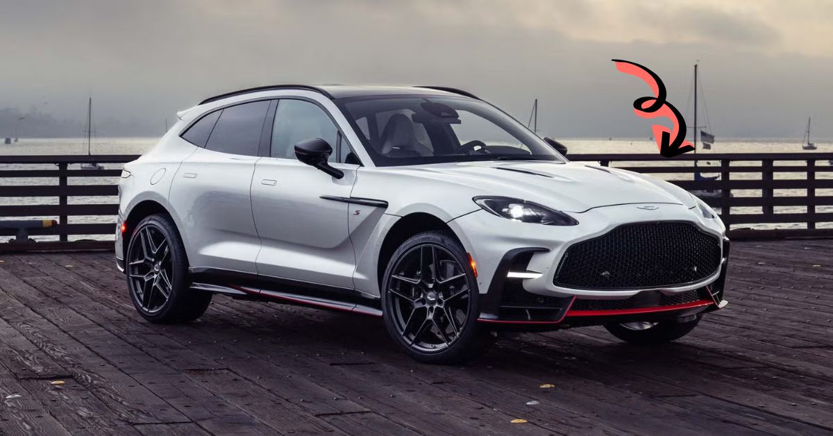 aston martin DBX 707